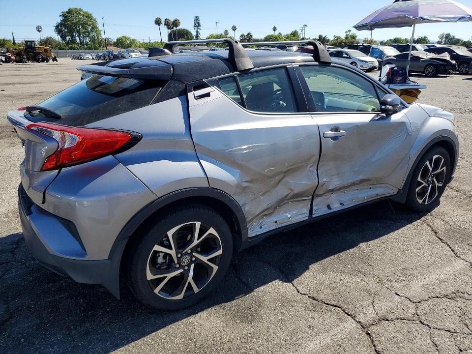 2020 TOYOTA C-HR XLE 3