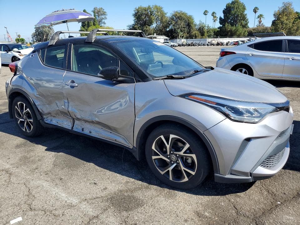 2020 TOYOTA C-HR XLE 4