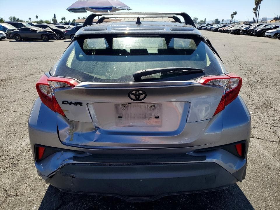 2020 TOYOTA C-HR XLE 6