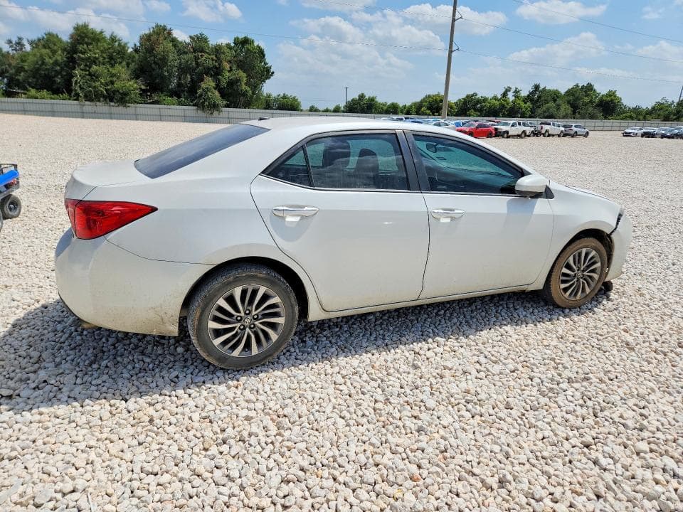 2018 TOYOTA COROLLA XLE 3