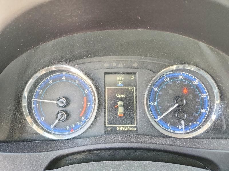2018 TOYOTA COROLLA XLE 9