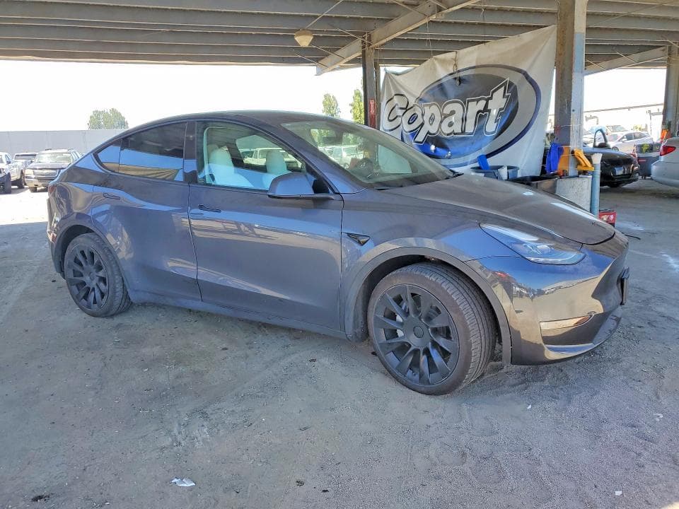 2023 TESLA MODEL Y 4