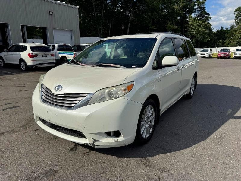 2017 TOYOTA SIENNA XLE 7-PASSENGER - 1