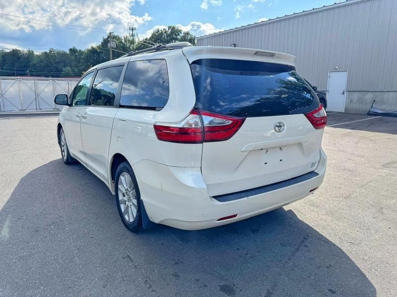 2017 TOYOTA SIENNA XLE 7-PASSENGER 2