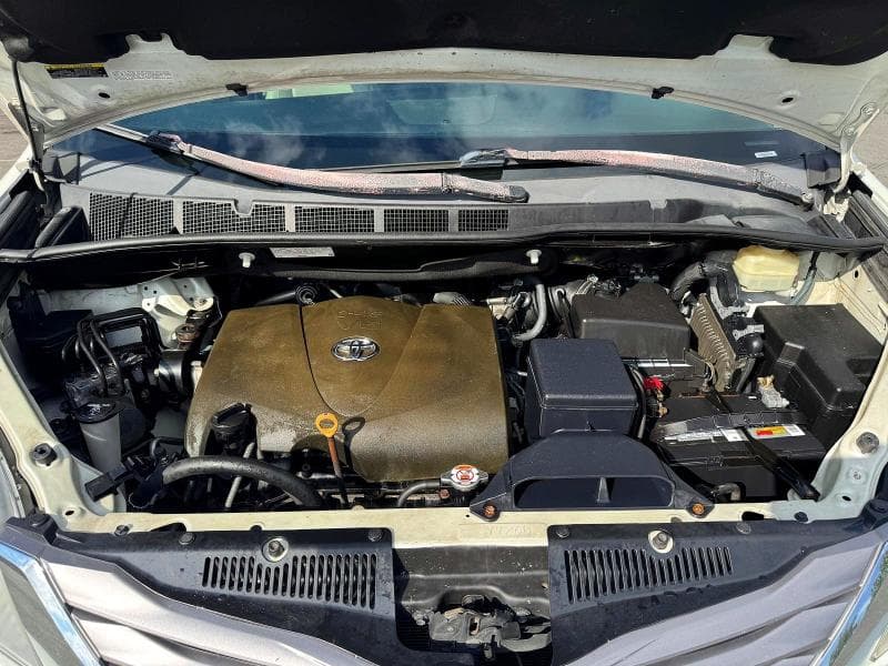 2017 TOYOTA SIENNA XLE 7-PASSENGER 11