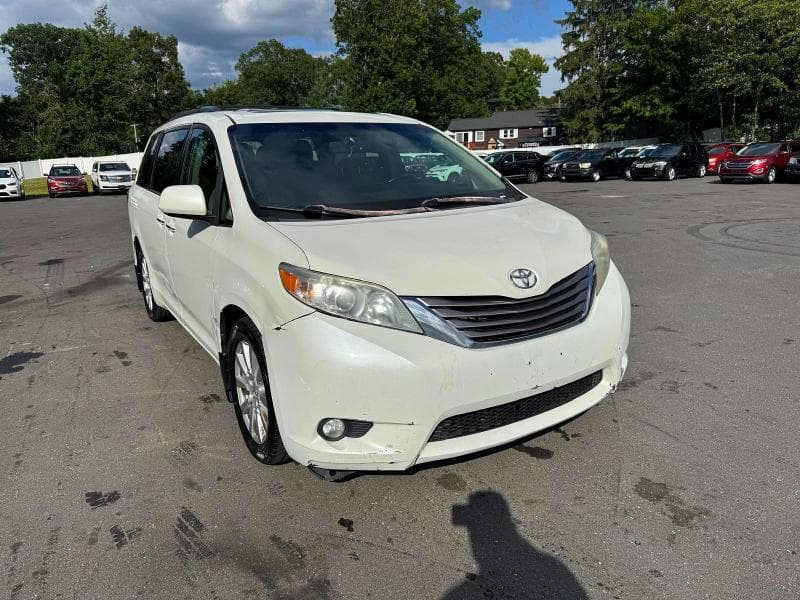 2017 TOYOTA SIENNA XLE 7-PASSENGER 4