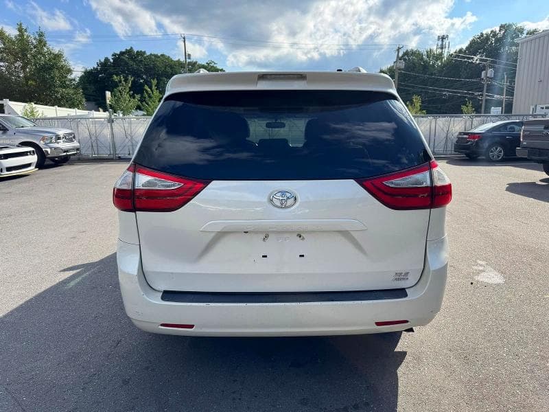 2017 TOYOTA SIENNA XLE 7-PASSENGER 5