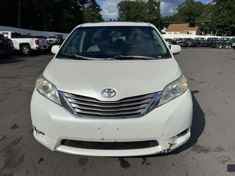 2017 TOYOTA SIENNA XLE 7-PASSENGER 6
