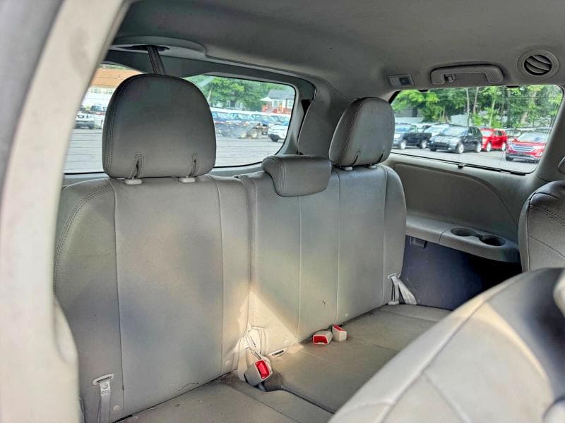 2017 TOYOTA SIENNA XLE 7-PASSENGER 8