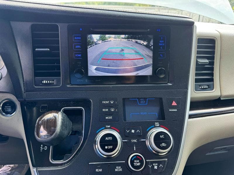 2017 TOYOTA SIENNA XLE 7-PASSENGER 10