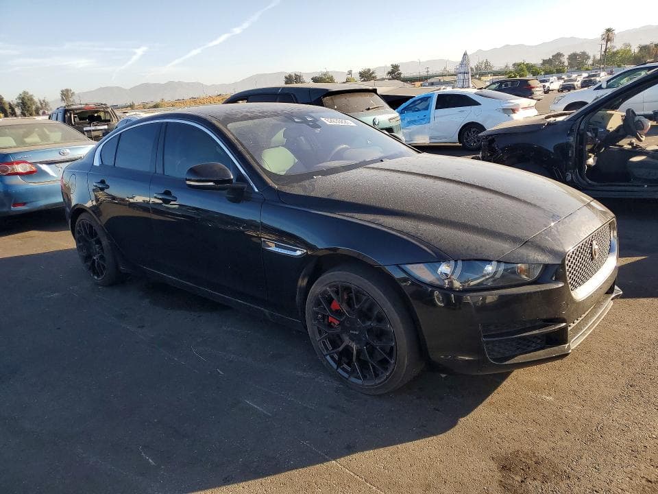 2017 JAGUAR XE PREMIUM 4
