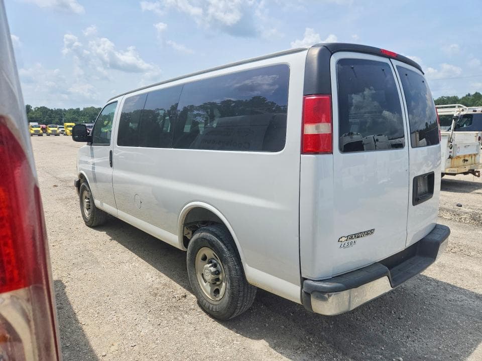 2017 CHEVROLET VAN 2