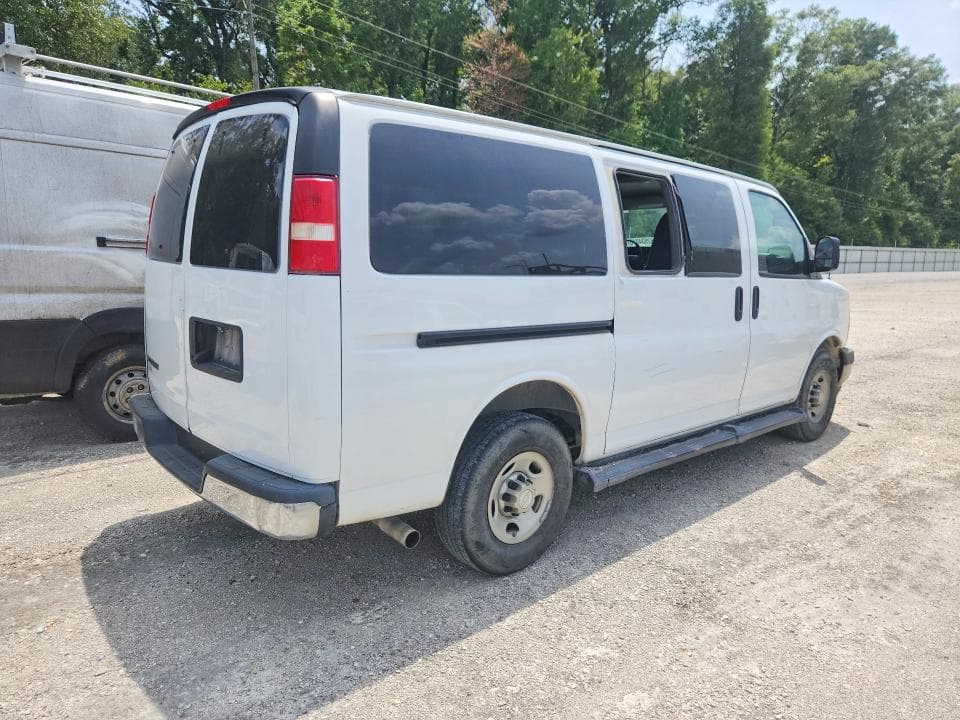 2017 CHEVROLET VAN 3