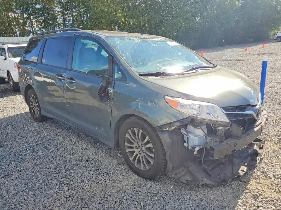 2018 TOYOTA SIENNA XLE 8-PASSENGER 4