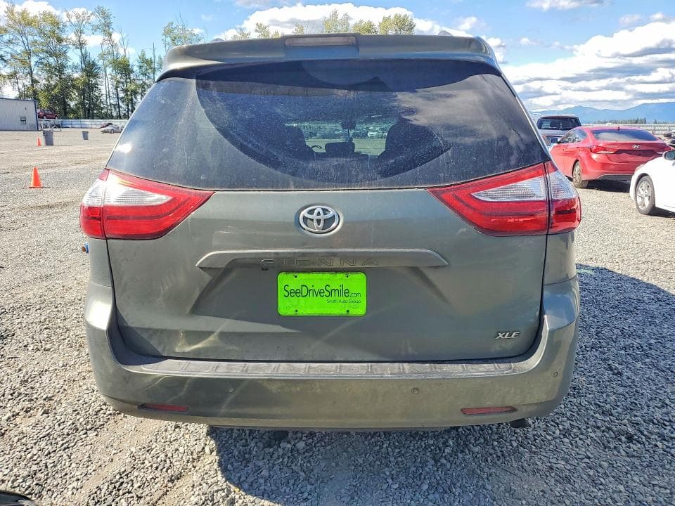 2018 TOYOTA SIENNA XLE 8-PASSENGER 6