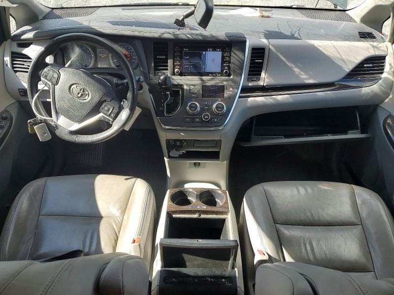 2018 TOYOTA SIENNA XLE 8-PASSENGER 8