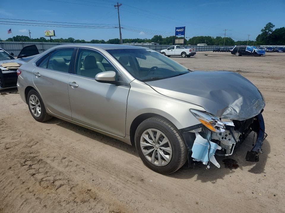 2017 TOYOTA CAMRY LE 4