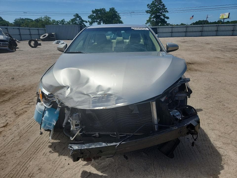 2017 TOYOTA CAMRY LE 5