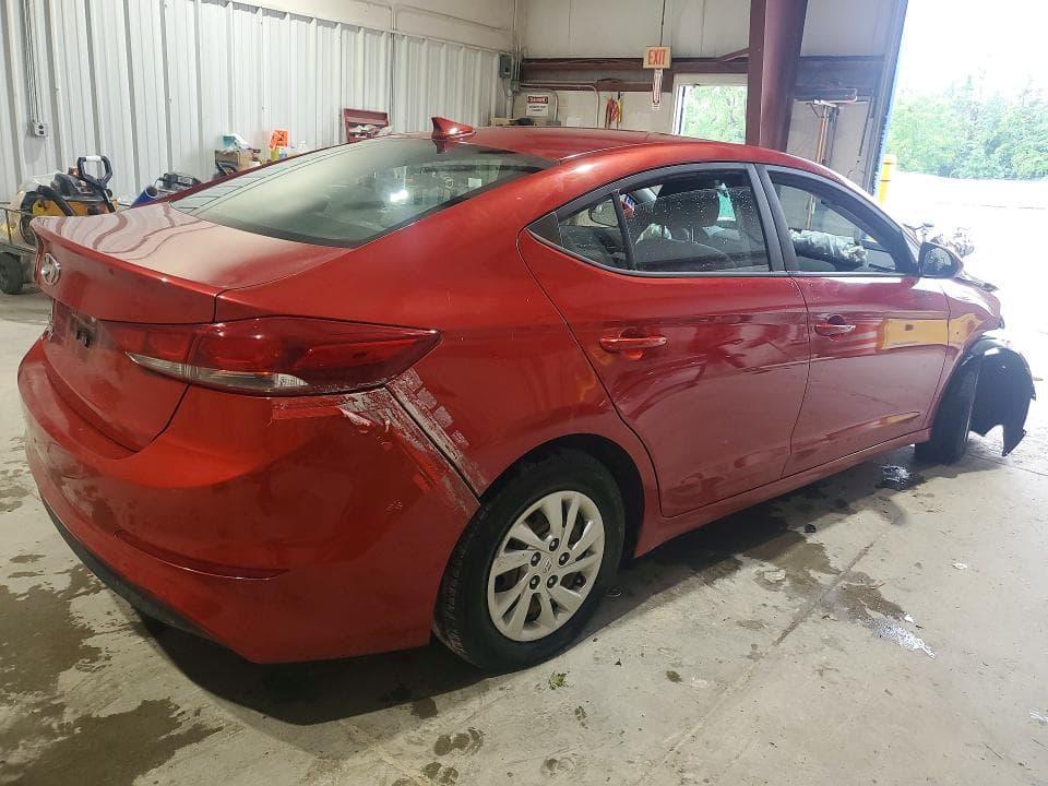 2018 HYUNDAI ELANTRA SE 3