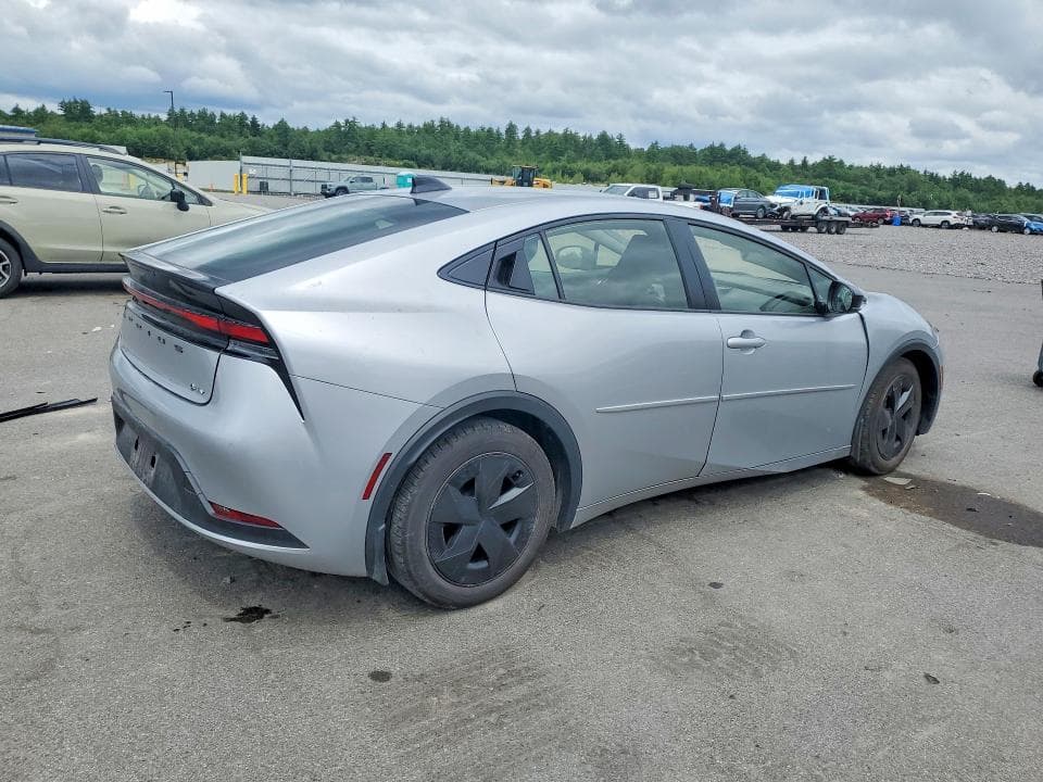 2026 TOYOTA PRIUS LE 3