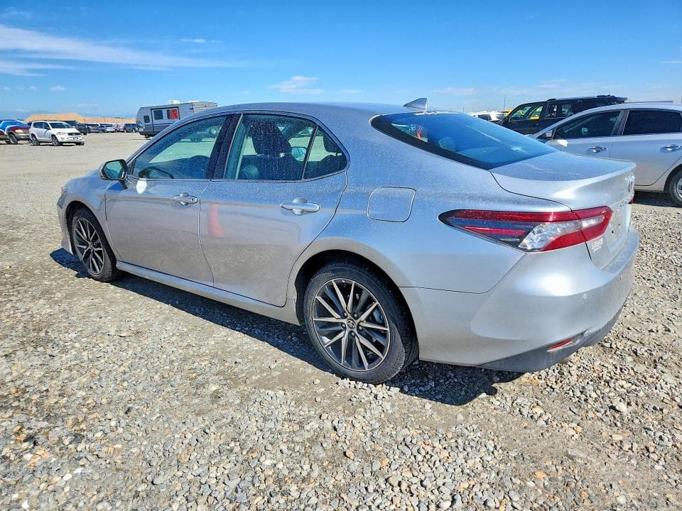 2023 TOYOTA CAMRY XLE 2