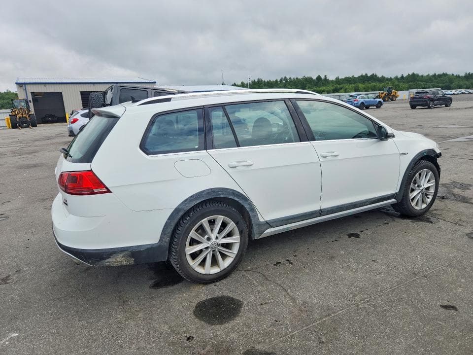 2017 VOLKSWAGEN GOLF ALLTRACK S 3