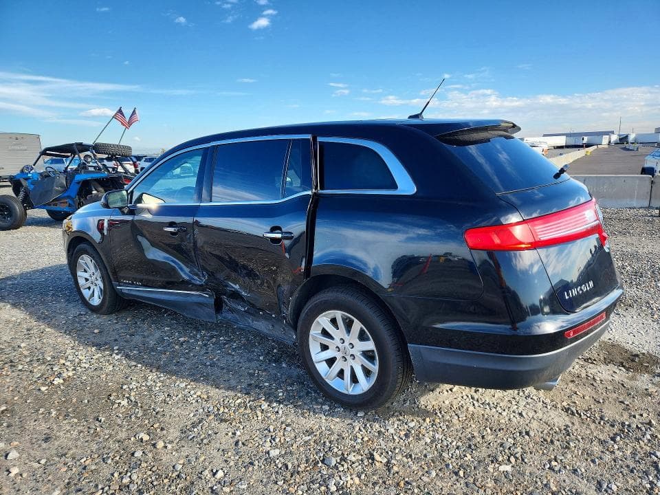 2017 LINCOLN MKT 2