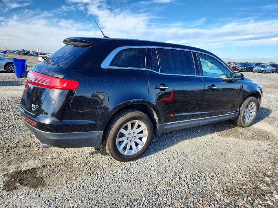 2017 LINCOLN MKT 3