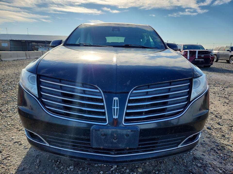 2017 LINCOLN MKT 5