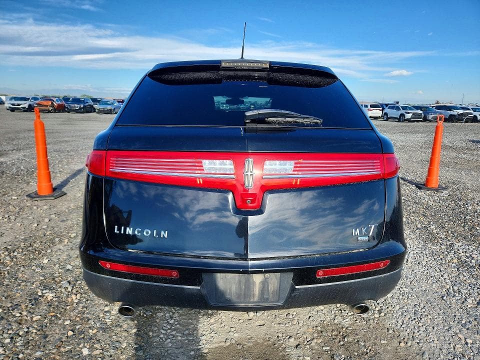 2017 LINCOLN MKT 6
