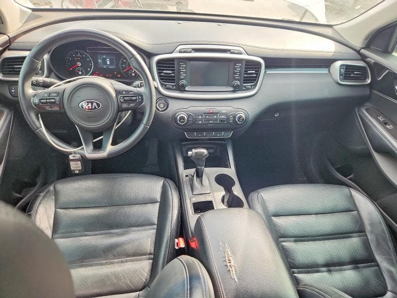 2017 KIA SORENTO LX 8