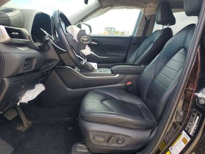 2020 TOYOTA HIGHLANDER XLE 7