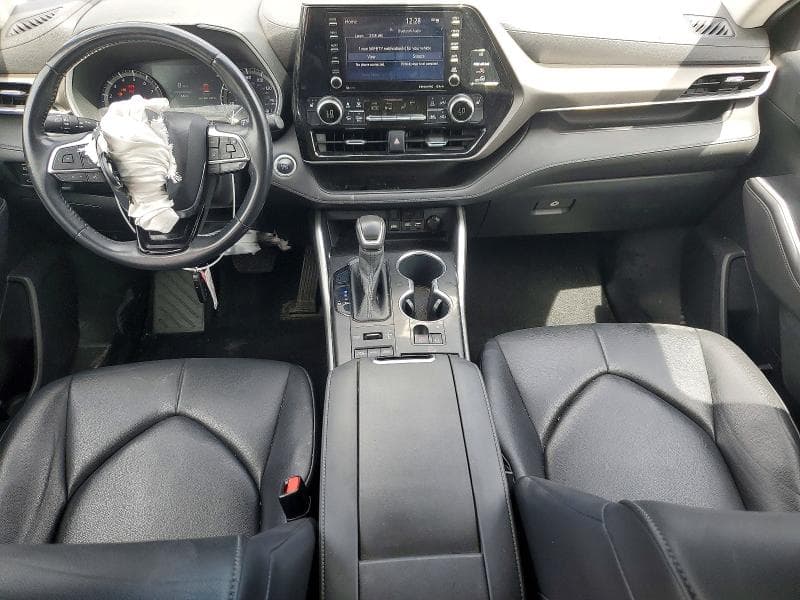 2020 TOYOTA HIGHLANDER XLE 8