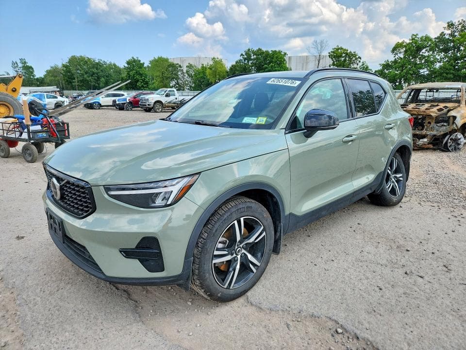2024 VOLVO XC40 CORE - 1