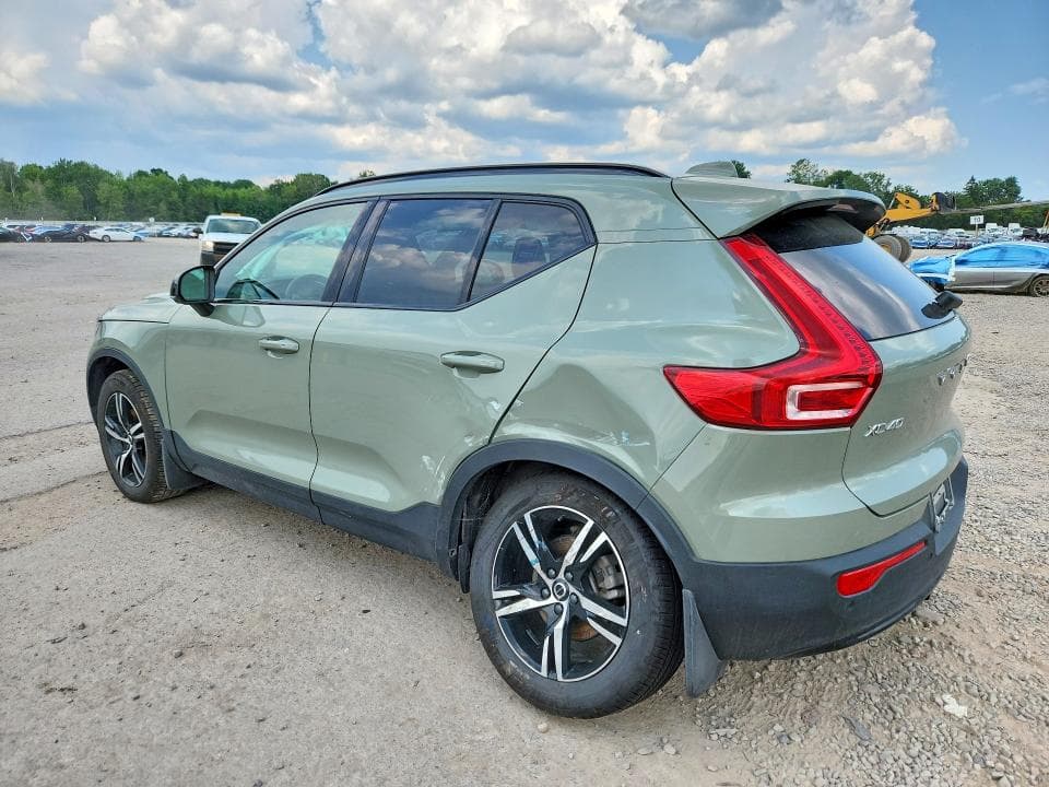 2024 VOLVO XC40 CORE 2