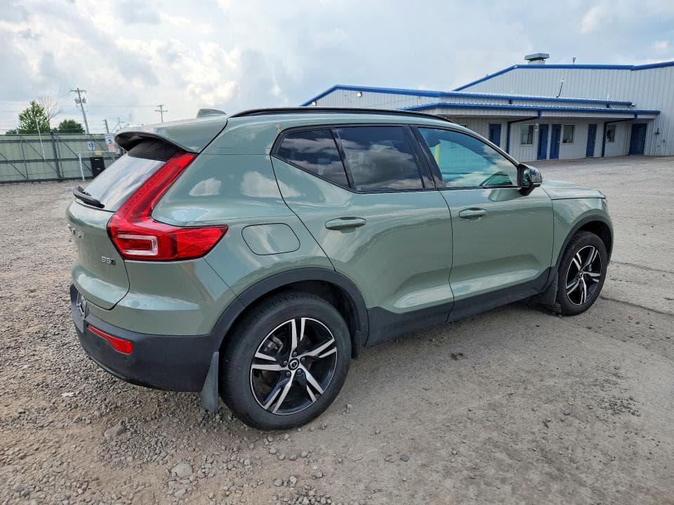 2024 VOLVO XC40 CORE 3