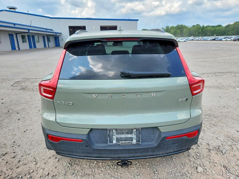 2024 VOLVO XC40 CORE 6