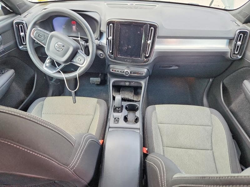 2024 VOLVO XC40 CORE 8