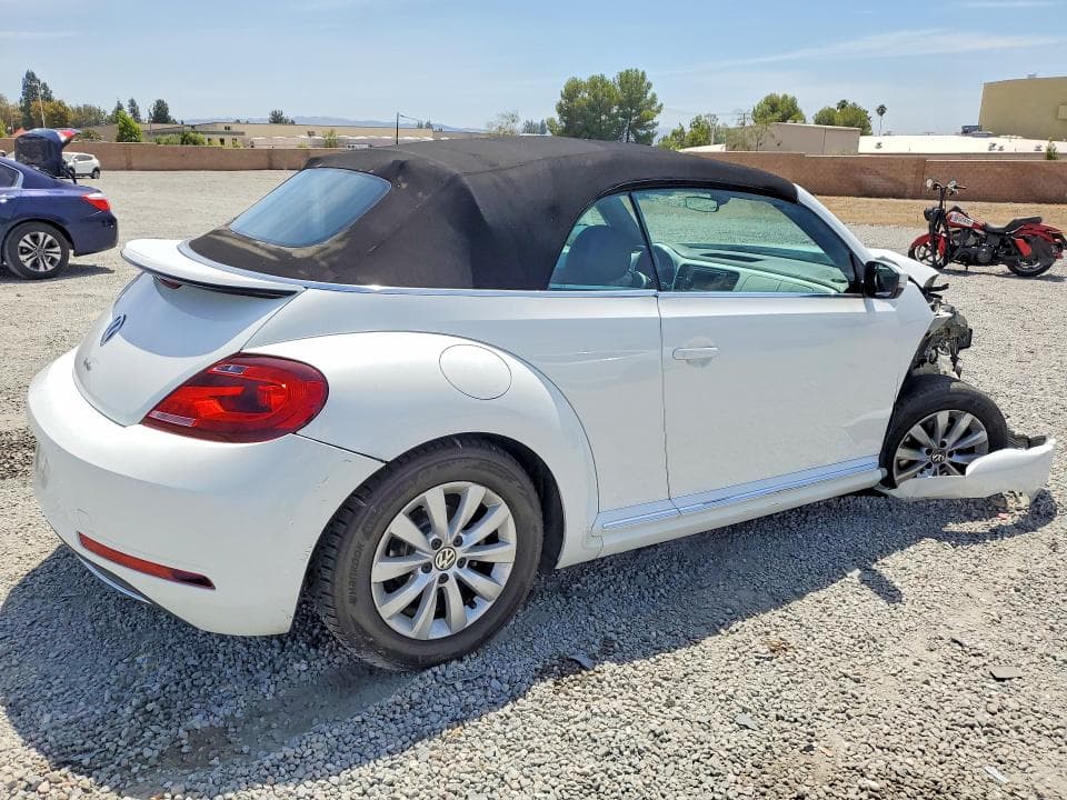 2017 VOLKSWAGEN BEETLE S/SE 3