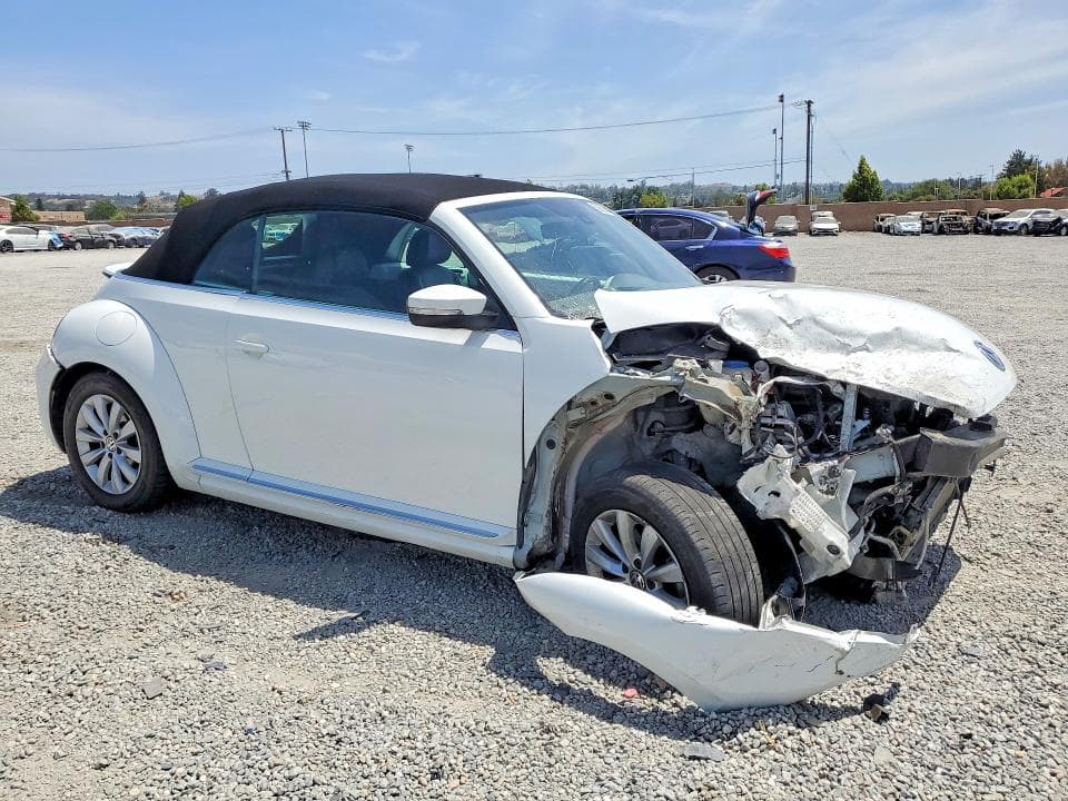 2017 VOLKSWAGEN BEETLE S/SE 4