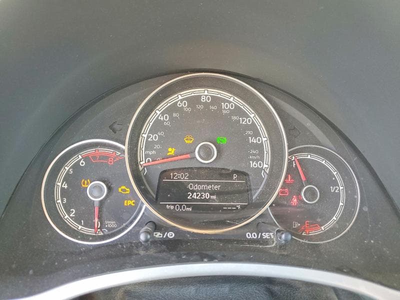 2017 VOLKSWAGEN BEETLE S/SE 9