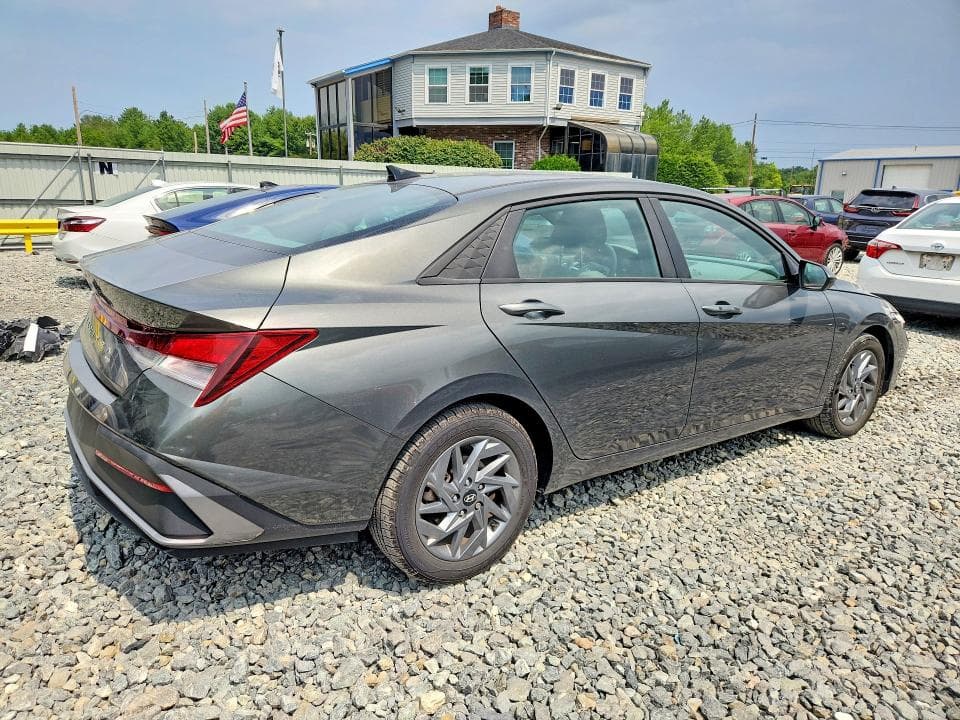 2024 HYUNDAI ELANTRA SEL 3