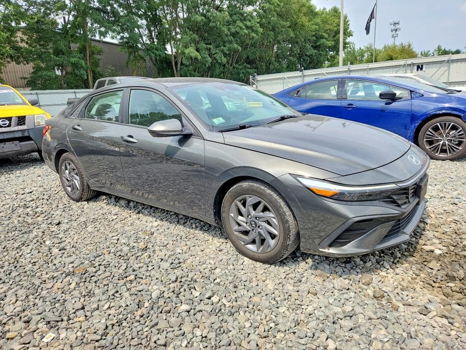 2024 HYUNDAI ELANTRA SEL 4