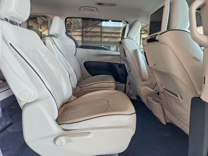 2018 CHRYSLER PACIFICA HYBRID LIMITED 11