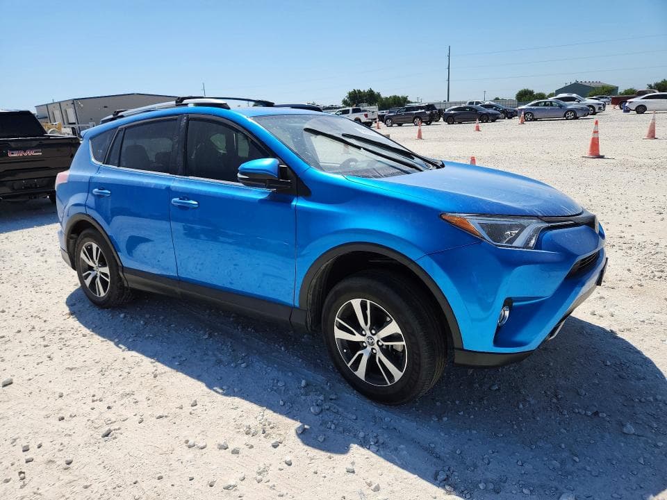 2017 TOYOTA RAV4 XLE 4