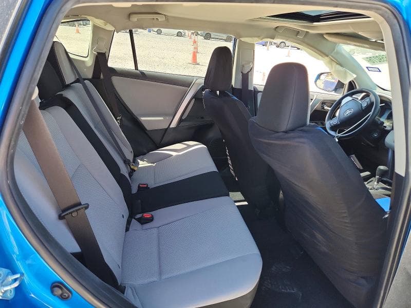 2017 TOYOTA RAV4 XLE 10