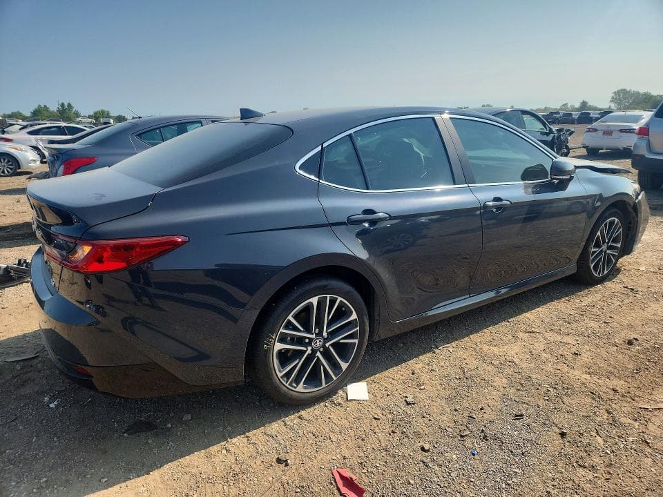 2025 TOYOTA CAMRY XLE 3