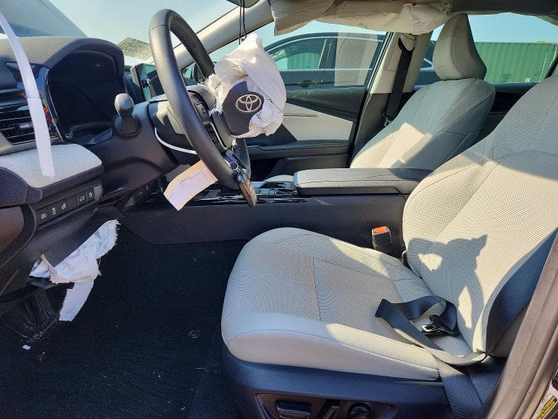 2025 TOYOTA CAMRY XLE 7