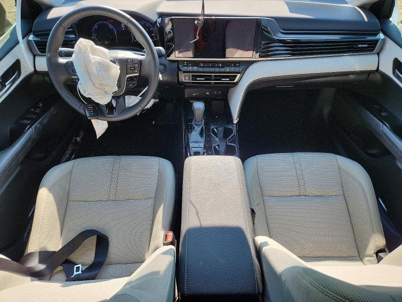 2025 TOYOTA CAMRY XLE 8