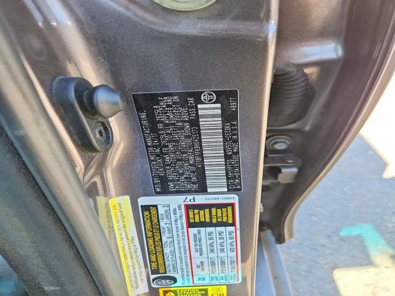 2017 TOYOTA CAMRY SE 13